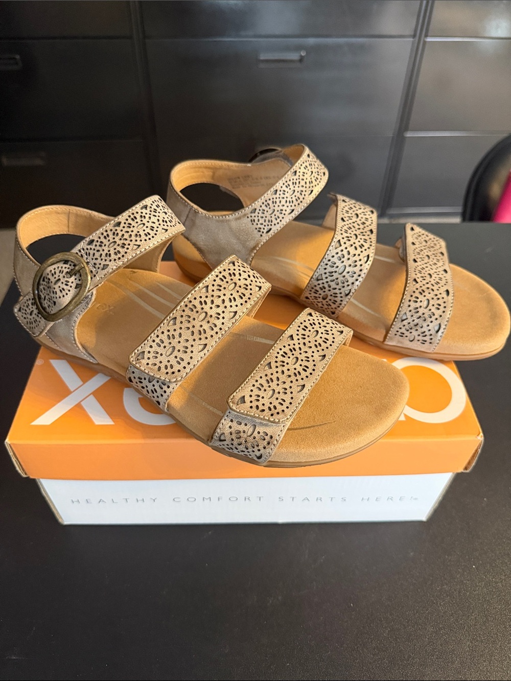 Aetrex Womens Beige/ Brown Laser-Cut Triple-Strap Sandals Sz 7.5-8 NEW